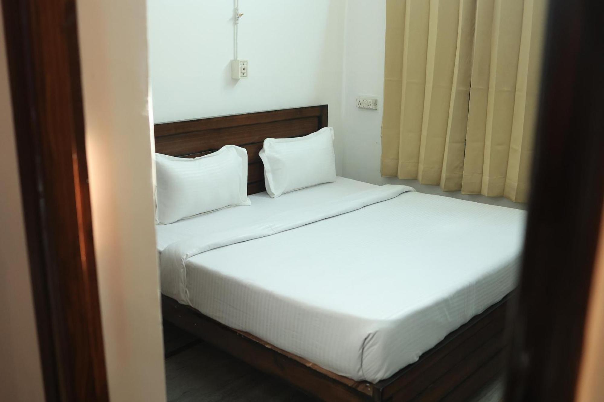 Anmol Residency Dehradun Hotel Екстериор снимка